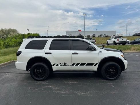 Used 2018 Toyota Sequoia Platinum AWD/4WD image 2