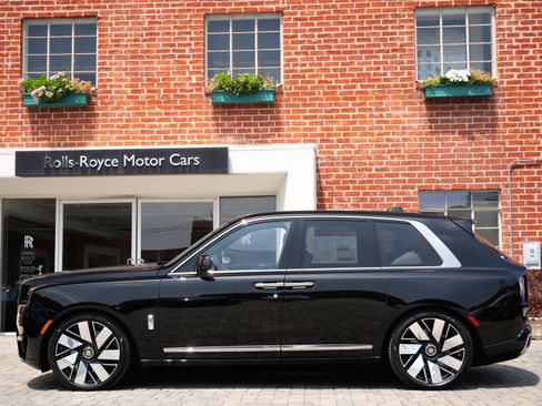 New 2026 Rolls-Royce Cullinan AWD/4WD image 3