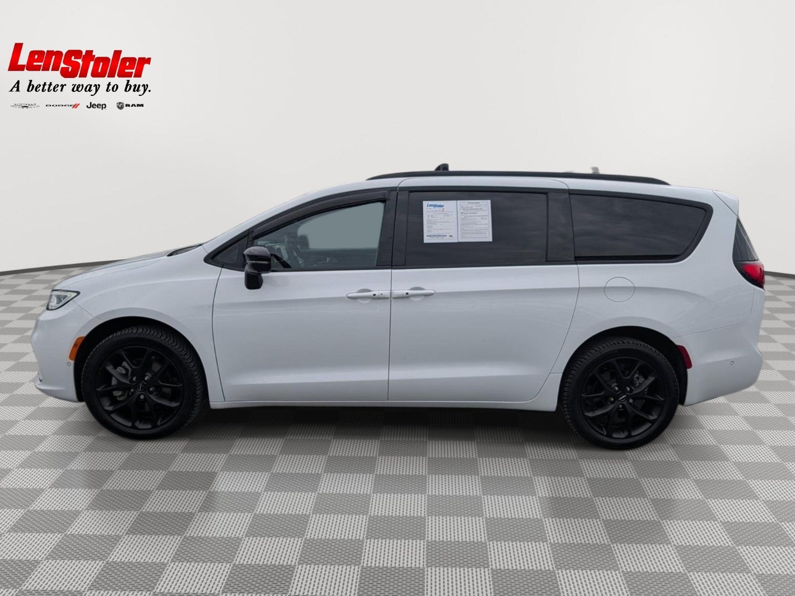 Used 2023 Chrysler Pacifica Limited w/ S Appearance Package AWD/4WD image 2