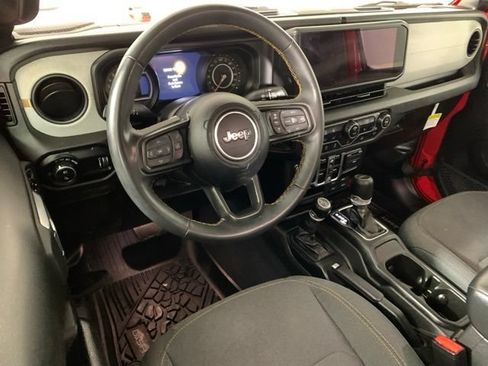 Used 2024 Jeep Gladiator Sport AWD/4WD image 19