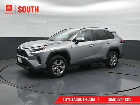 Used 2025 Toyota RAV4 XLE AWD/4WD image 6