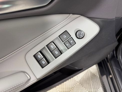 Used 2020 Toyota Avalon XLE w/ Moonroof Package image 12