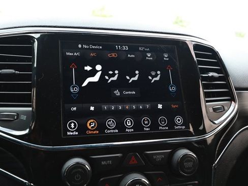 Used 2020 Jeep Grand Cherokee Limited AWD/4WD image 16
