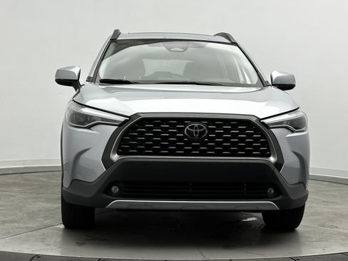 Used 2023 Toyota Corolla Cross XLE w/ Convenience Package image 2