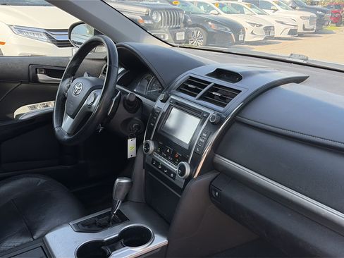 Used 2014 Toyota Camry SE FWD image 10