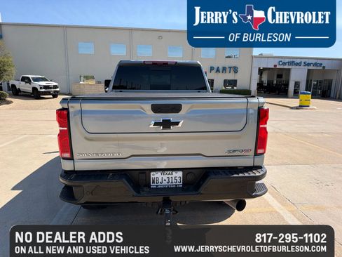 Used 2025 Chevrolet Silverado 2500 ZR2 w/ Technology Package AWD/4WD image 7