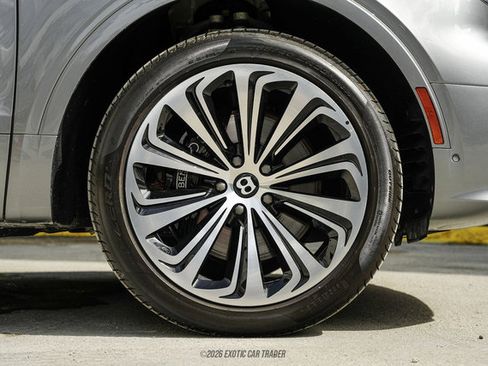 Used 2024 Bentley Bentayga Extended Wheelbase AWD/4WD image 66