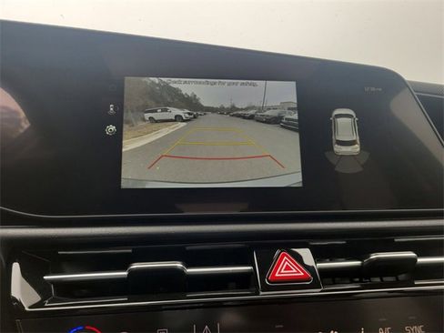 New 2025 Kia Niro EX Touring image 28