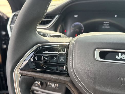 Used 2023 Jeep Grand Cherokee L Overland AWD/4WD image 20