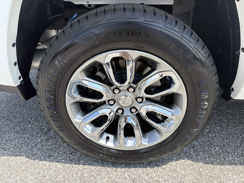 Used 2021 RAM 1500 Laramie AWD/4WD image 18