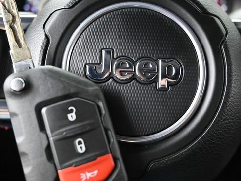 Used 2022 Jeep Gladiator Rubicon w/ Trailer Tow Package AWD/4WD image 45