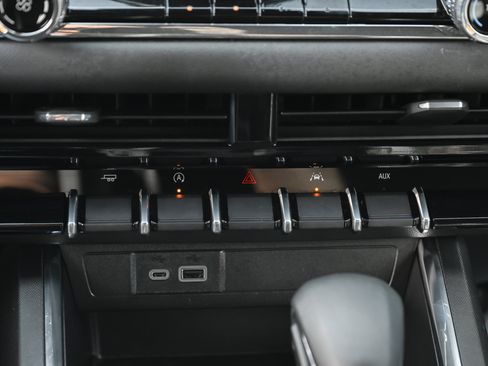 Used 2026 GMC Canyon Elevation image 32