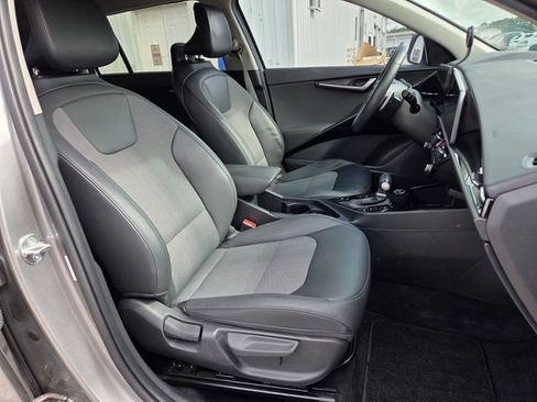 Used 2023 Kia Niro EX FWD image 15