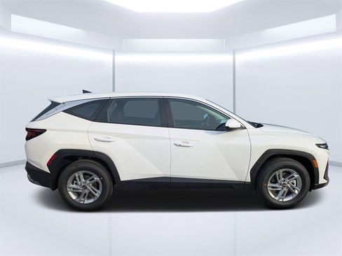 New 2026 Hyundai Tucson SE FWD image 2