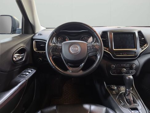Used 2019 Jeep Cherokee Trailhawk AWD/4WD image 18