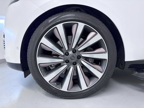 Used 2023 Land Rover Range Rover SV AWD/4WD image 10