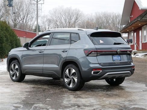 New 2026 Volkswagen Taos SE image 3