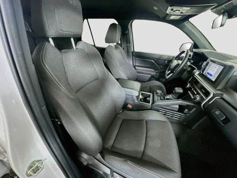 Used 2025 Toyota 4Runner SR5 AWD/4WD image 30