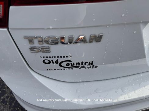 Used 2018 Volkswagen Tiguan SE w/ Panoramic Sunroof Package FWD image 9