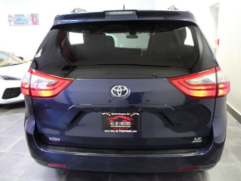 Used 2020 Toyota Sienna LE w/ LE Preferred Package AWD/4WD image 5