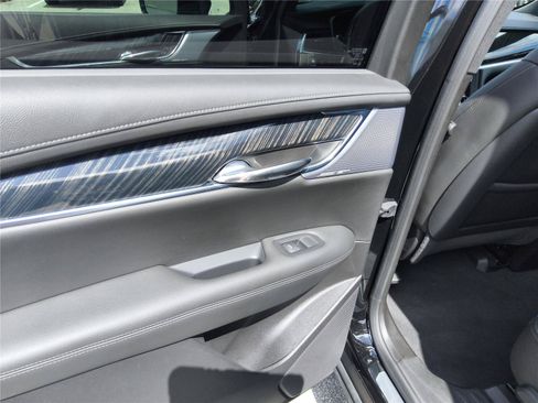 Used 2023 Cadillac XT6 Premium Luxury w/ Technology Package FWD image 21