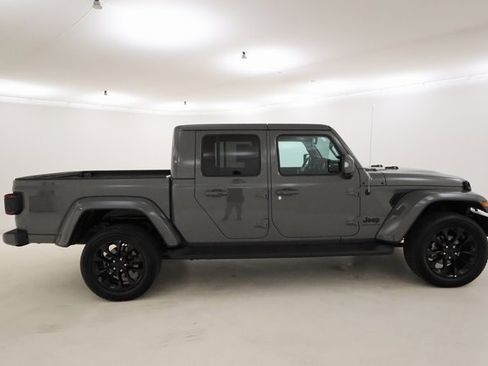 Used 2023 Jeep Gladiator Overland image 2