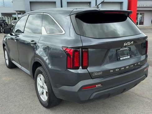 Used 2022 Kia Sorento LX FWD image 5