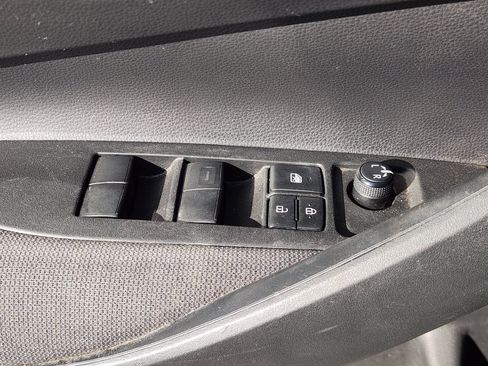 Used 2022 Toyota Corolla LE FWD image 28