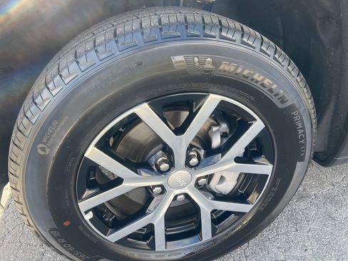 Used 2025 Jeep Grand Cherokee Limited image 11