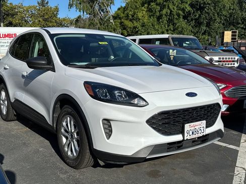 Certified 2022 Ford Escape SE FWD image 2
