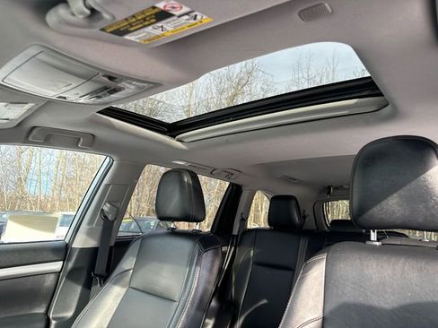 Certified 2019 Toyota Highlander XLE image 38