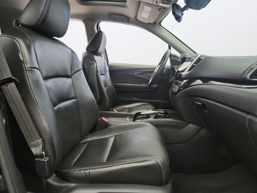 Used 2016 Honda Pilot Touring image 32