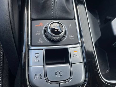 Used 2024 Kia Telluride EX w/ EX Captain's Chair Package AWD/4WD image 19