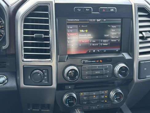 Used 2015 Ford F150 Platinum w/ Equipment Group 701A Luxury AWD/4WD image 22