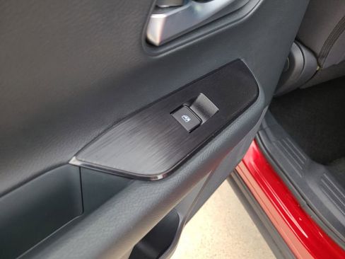 Certified 2025 Nissan Kicks SV image 13