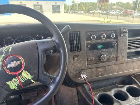 Used 2008 Chevrolet Express 2500 RWD image 6