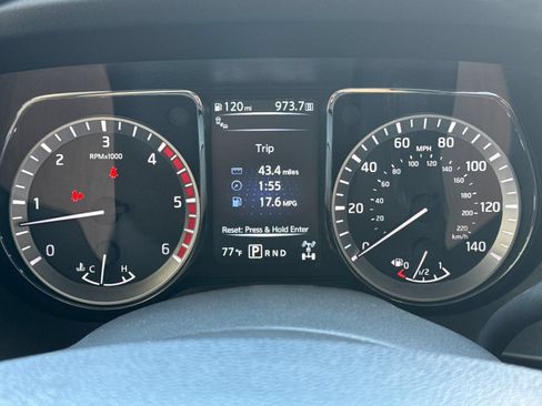 Used 2018 Nissan Titan SV w/ SV Convenience Package AWD/4WD image 30