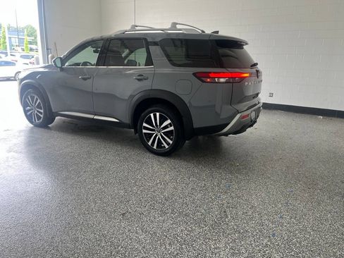 Used 2025 Nissan Pathfinder Platinum AWD/4WD image 3