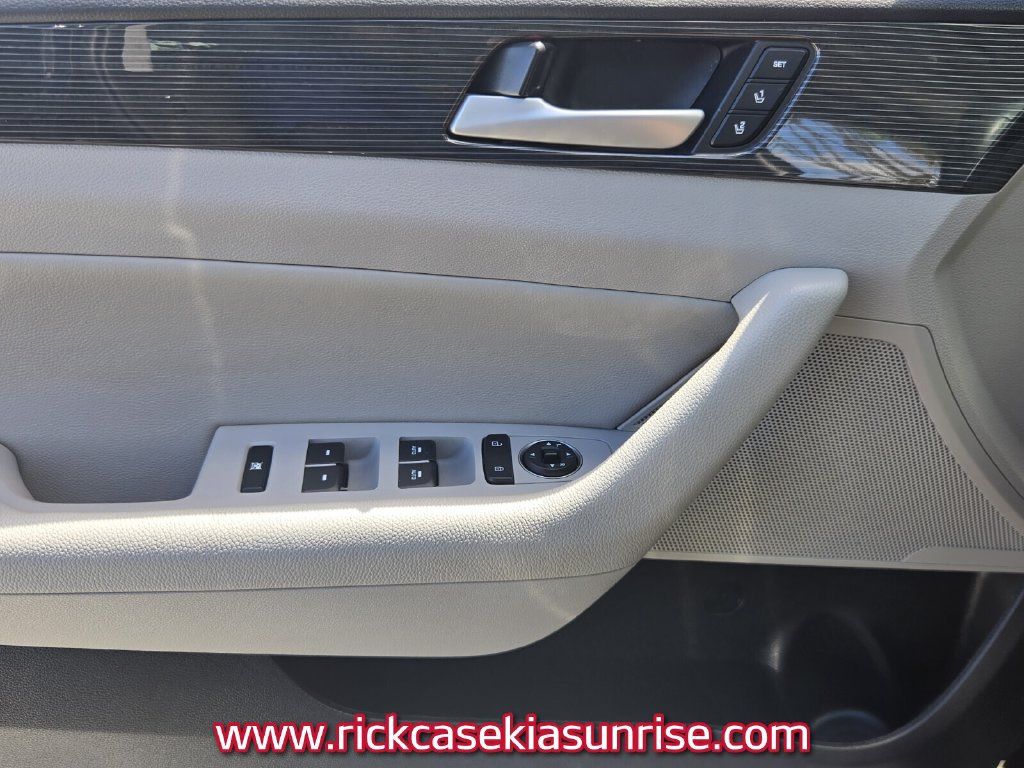 Used 2018 Hyundai Sonata Limited FWD image 30