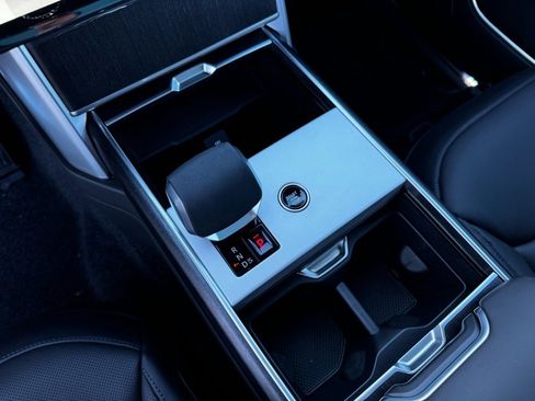 New 2025 Land Rover Range Rover SE image 13