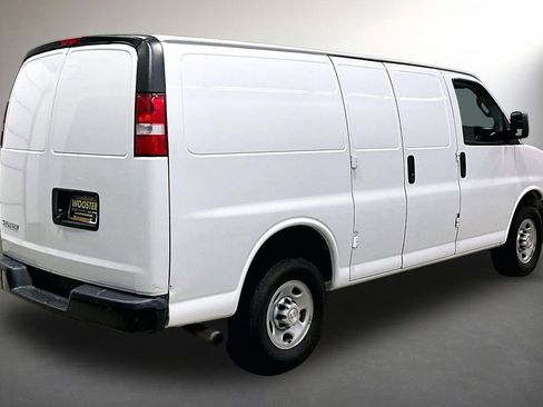Used 2017 Chevrolet Express 2500 image 5