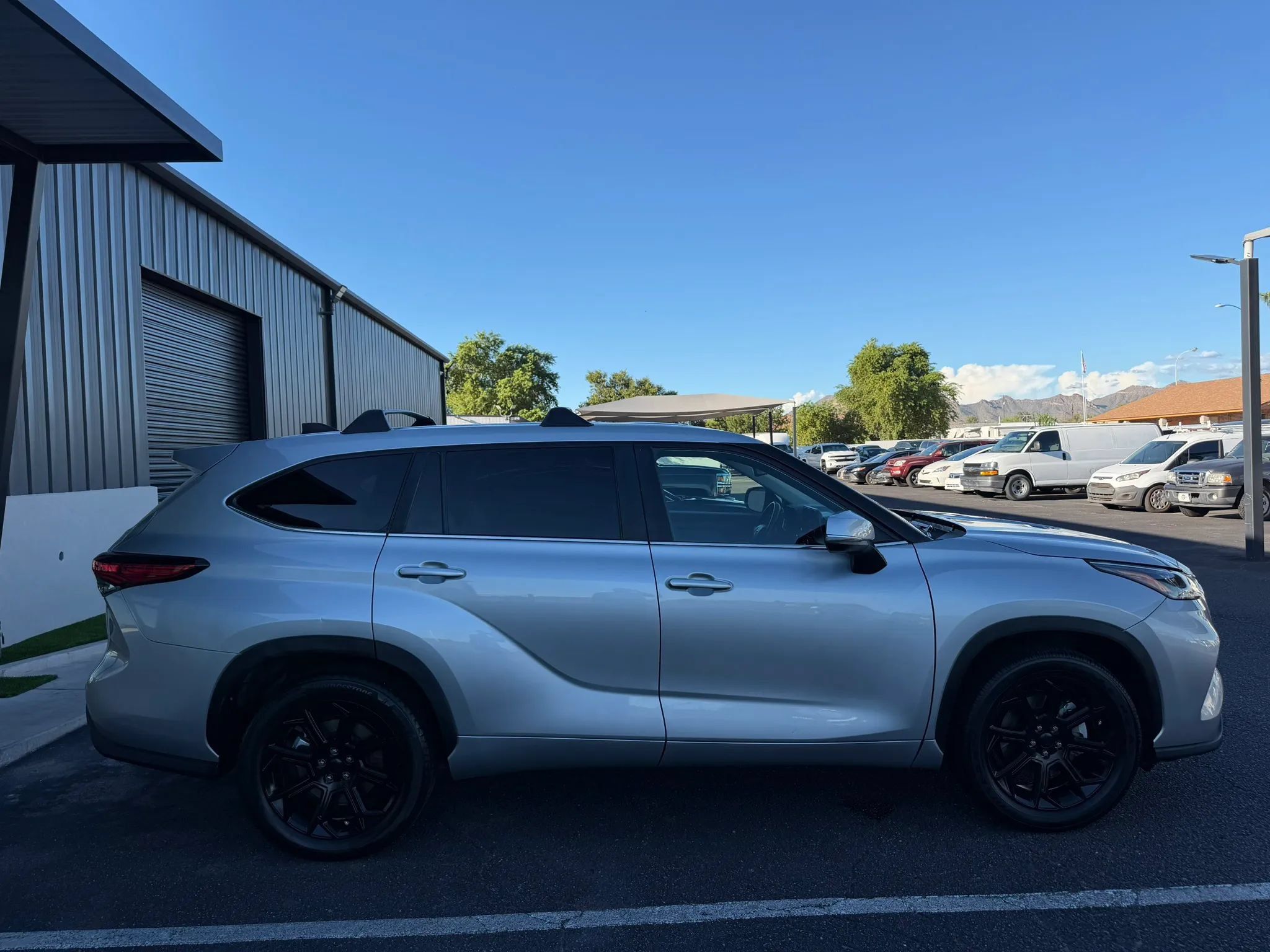 Used 2023 Toyota Highlander LE FWD image 14
