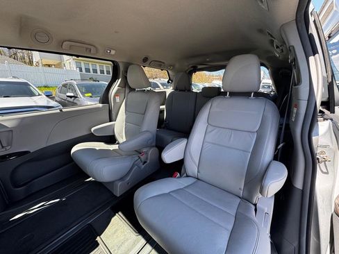 Used 2015 Toyota Sienna XLE w/ XLE Navigation Package AWD/4WD image 12