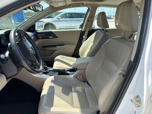 Used 2017 Honda Accord Touring image 11