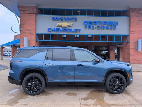 Used 2025 Chevrolet Traverse RS w/ LPO, Floor Liner Package image 10