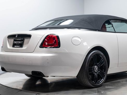 Used 2017 Rolls-Royce Dawn RWD image 33