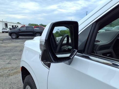 Used 2024 GMC Yukon SLT w/ SLT Luxury Package AWD/4WD image 35