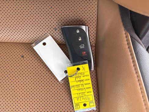 Used 2021 Lexus ES 350 w/ Accessory Package FWD image 32