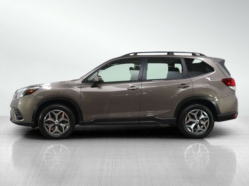 Used 2023 Subaru Forester Premium AWD/4WD image 2