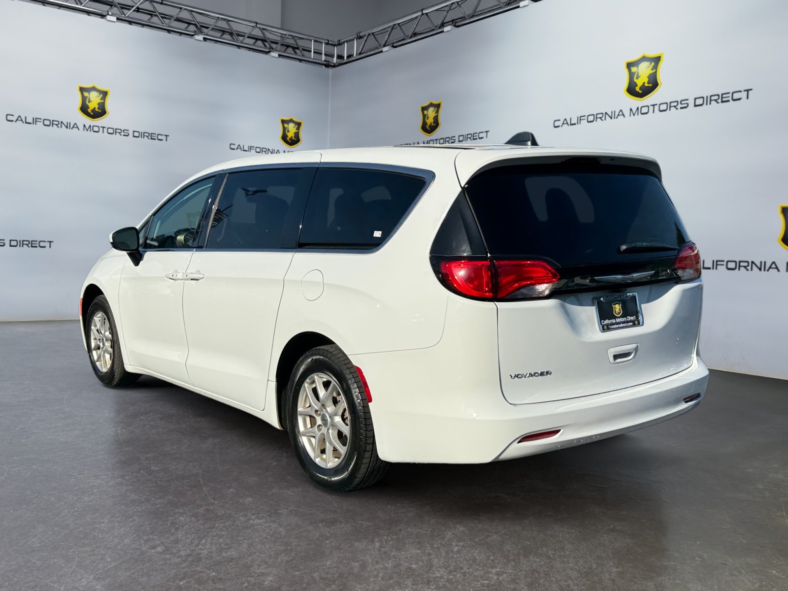 Used 2022 Chrysler Voyager LX FWD image 3